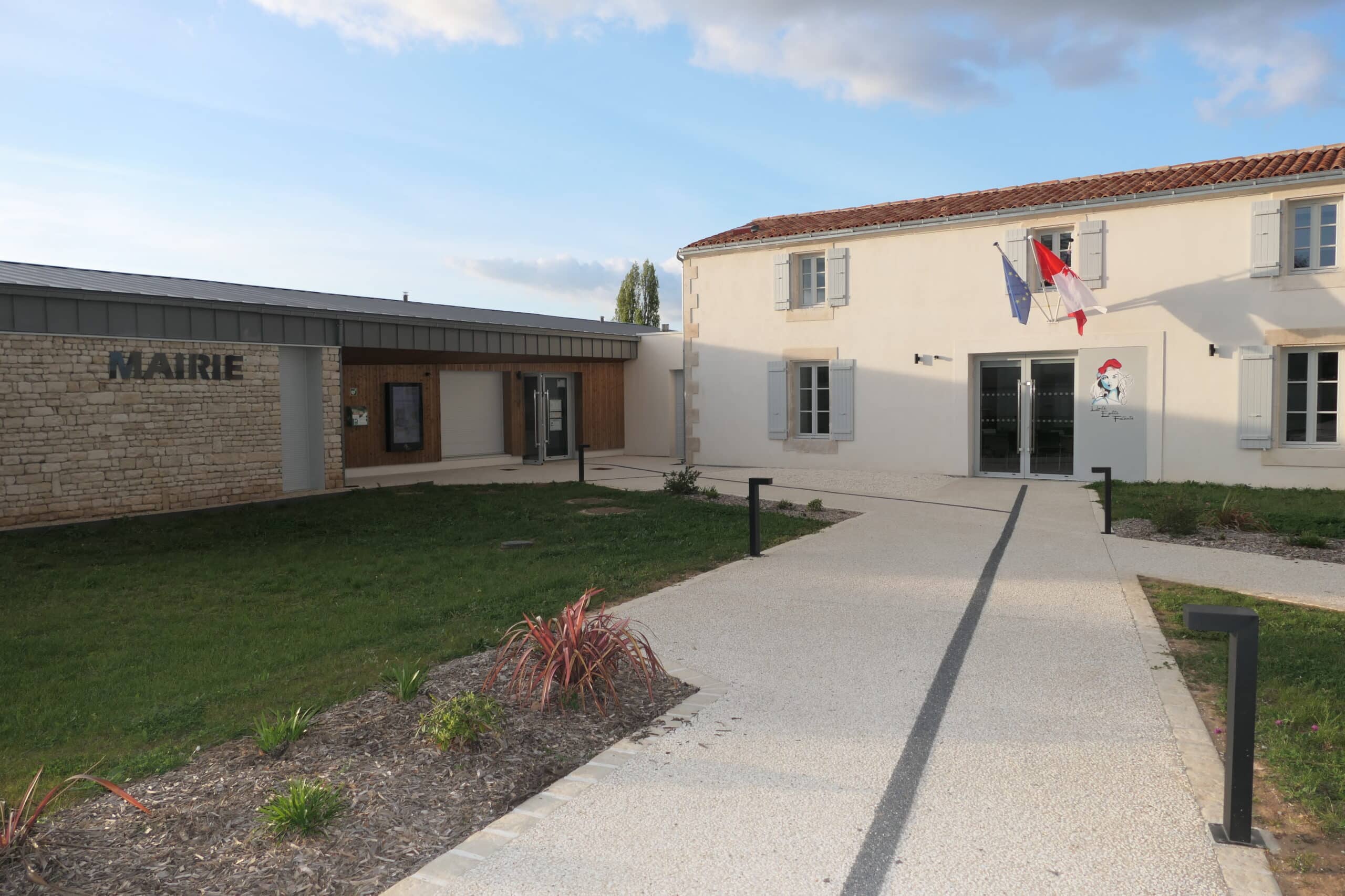 Mairie de Sainte-Gemme-la-plaine rénovée @MairieSainteGemmelaplaine